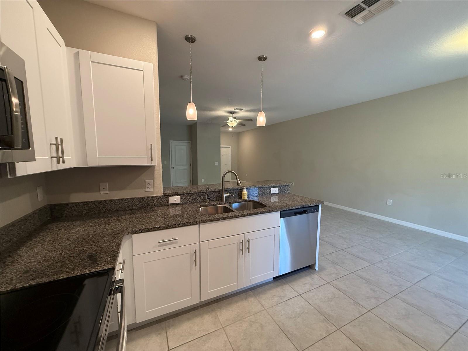 VENTANA TWNHMS AT WATERS EDGE - Residential Lease