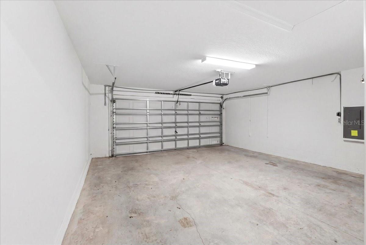 TWO RIVERS PH A PRCL AL - Residential Lease