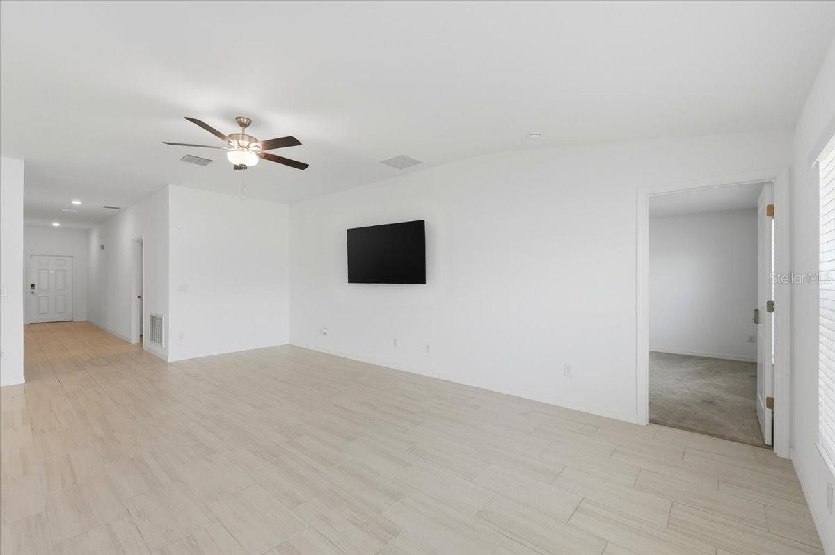 TWO RIVERS PH A PRCL AL - Residential Lease