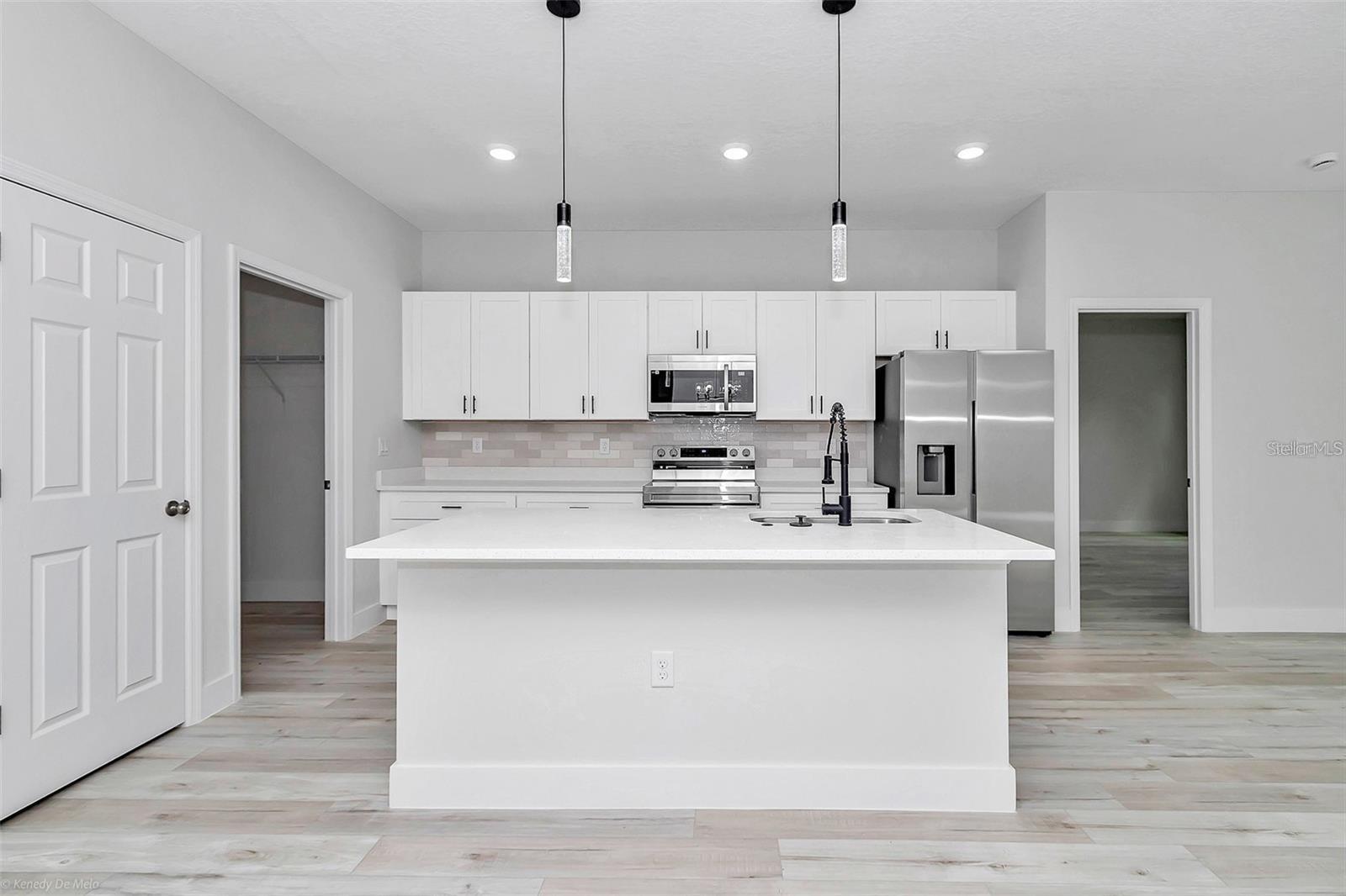 MARION OAKS UN 04 - Residential Lease