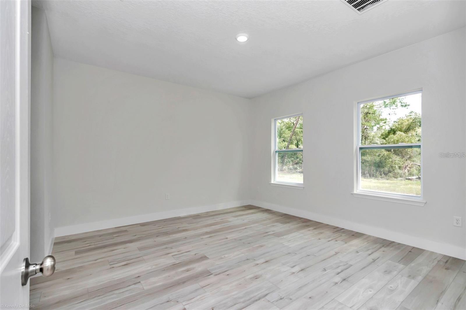 MARION OAKS UN 04 - Residential Lease