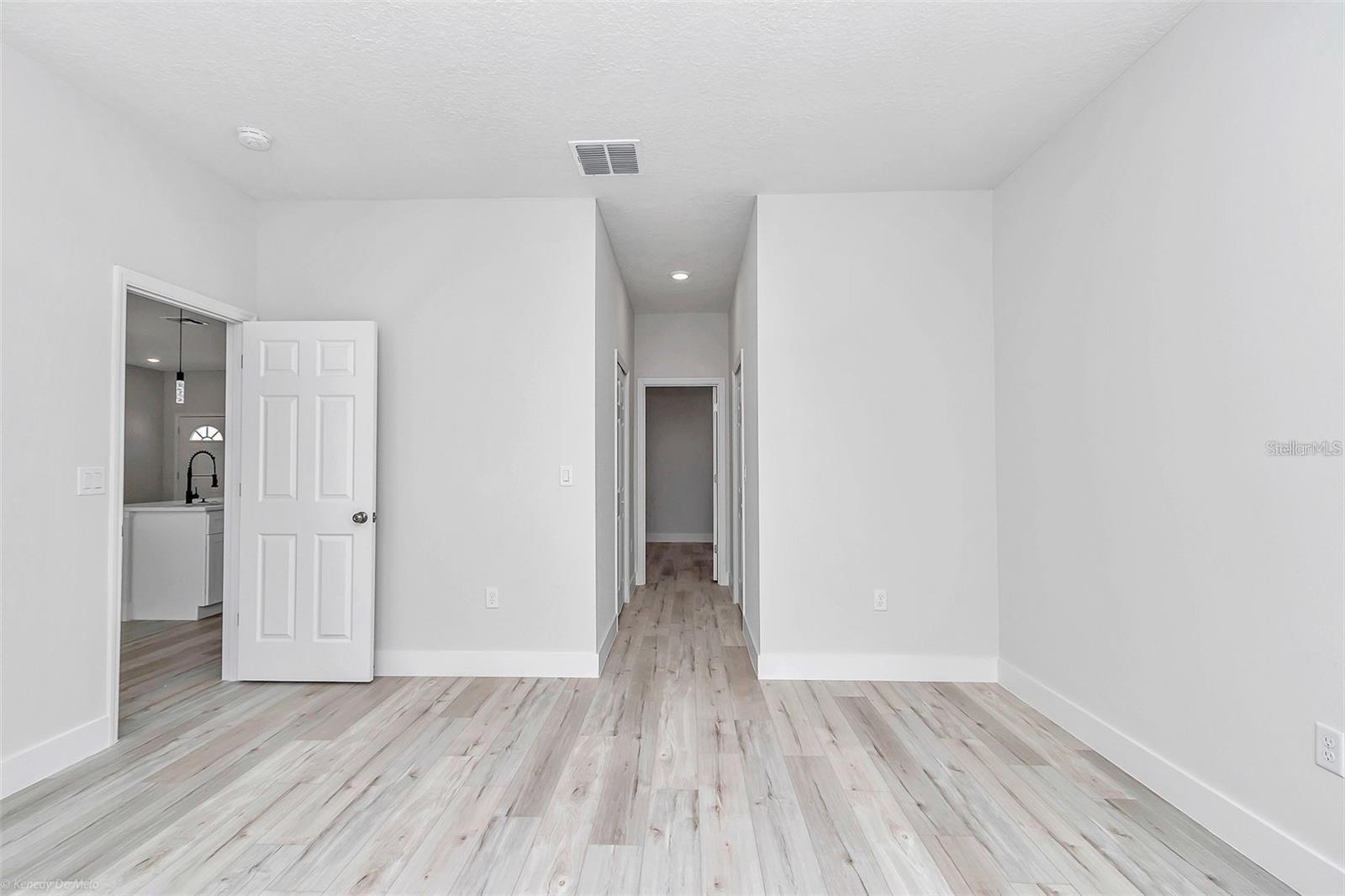 MARION OAKS UN 04 - Residential Lease