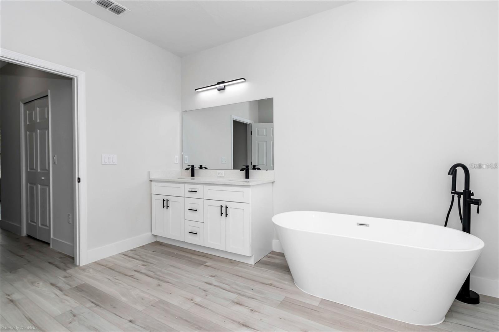 MARION OAKS UN 04 - Residential Lease