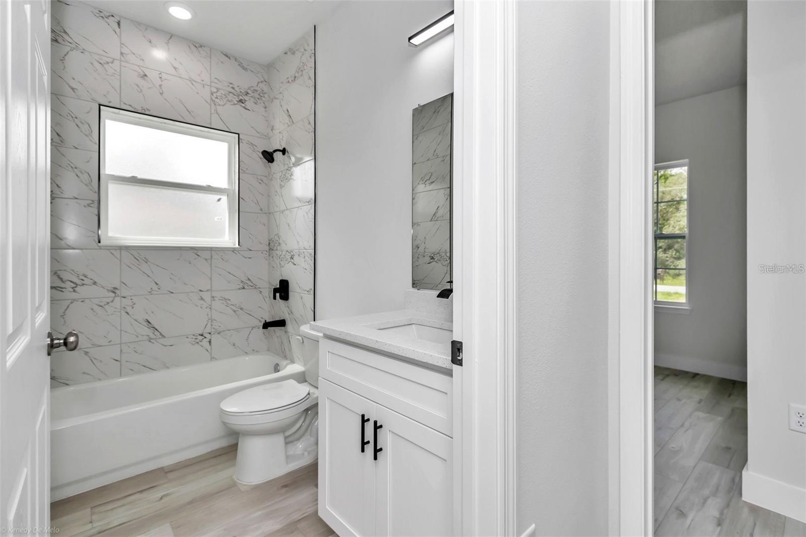 MARION OAKS UN 04 - Residential Lease