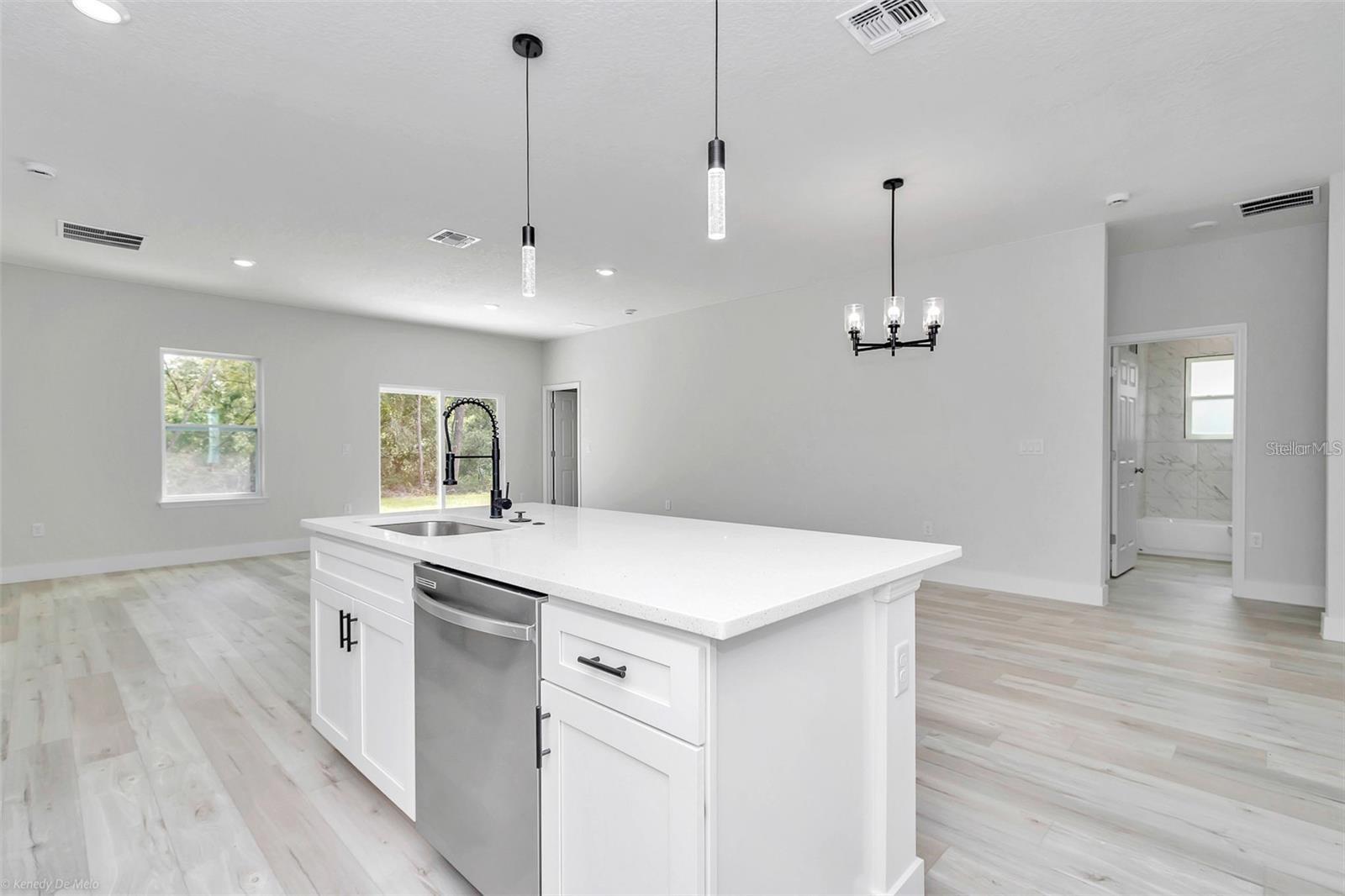 MARION OAKS UN 04 - Residential Lease