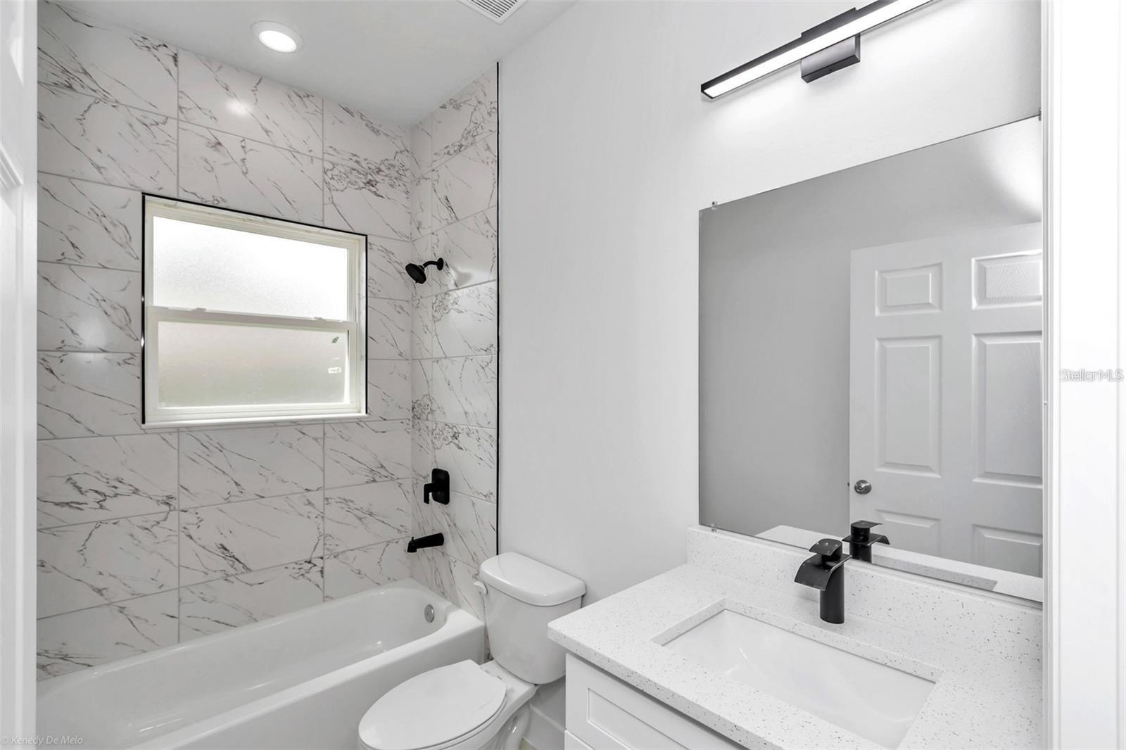MARION OAKS UN 04 - Residential Lease