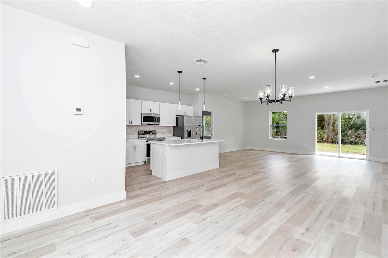 MARION OAKS UN 04 - Residential Lease