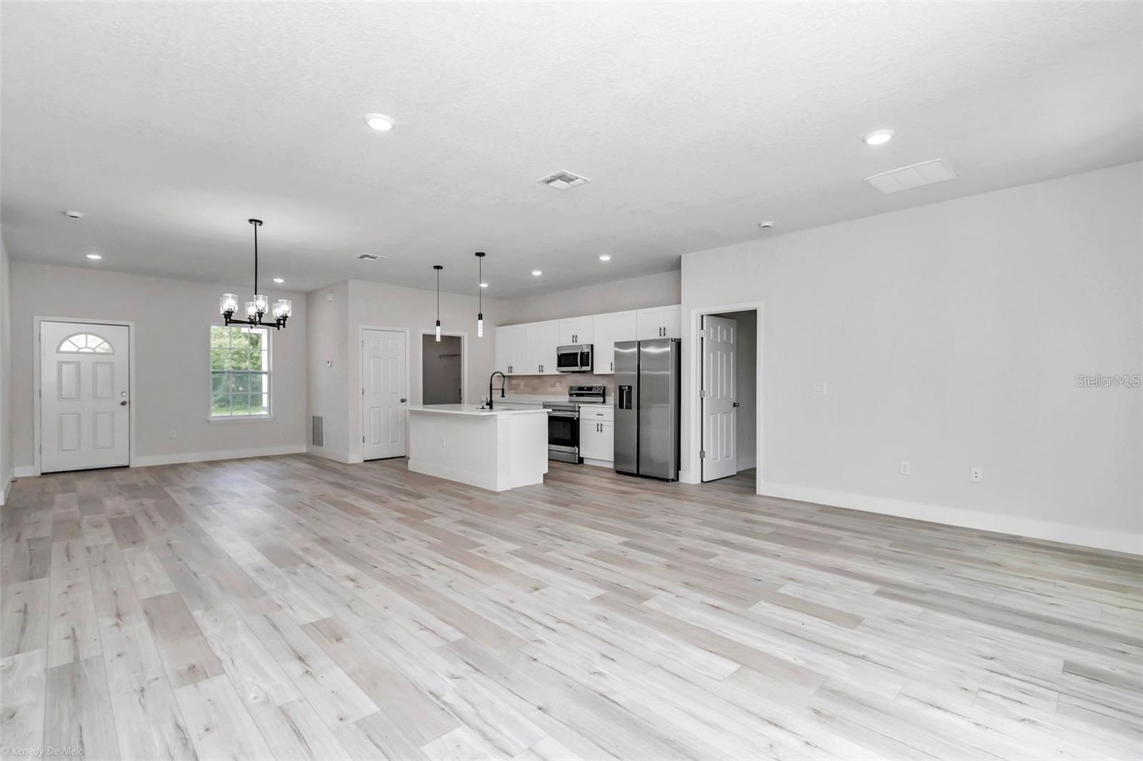 MARION OAKS UN 04 - Residential Lease