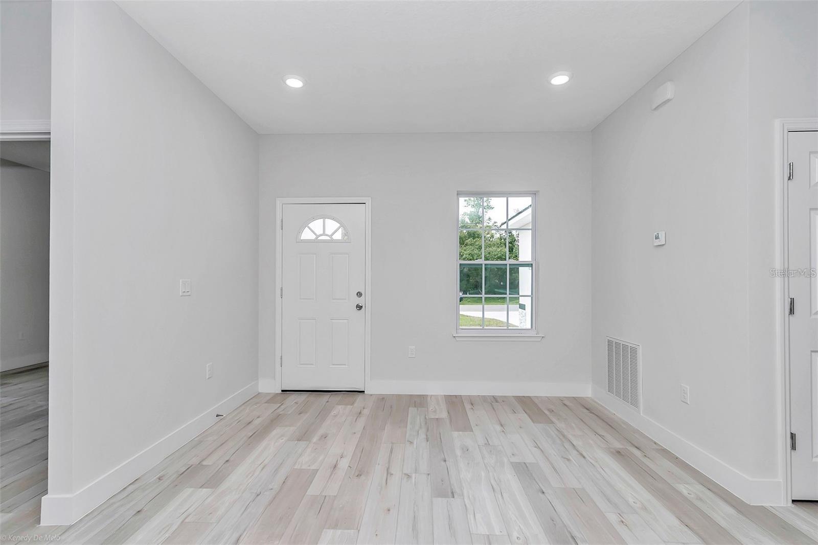 MARION OAKS UN 04 - Residential Lease