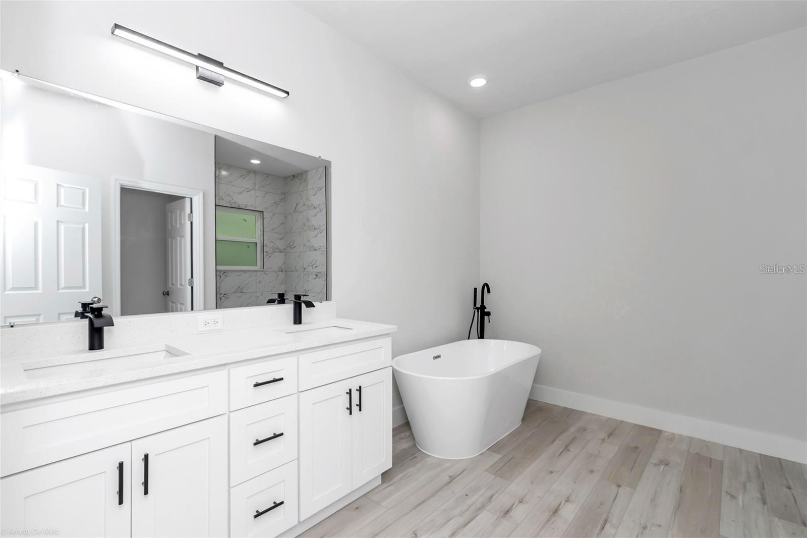 MARION OAKS UN 04 - Residential Lease