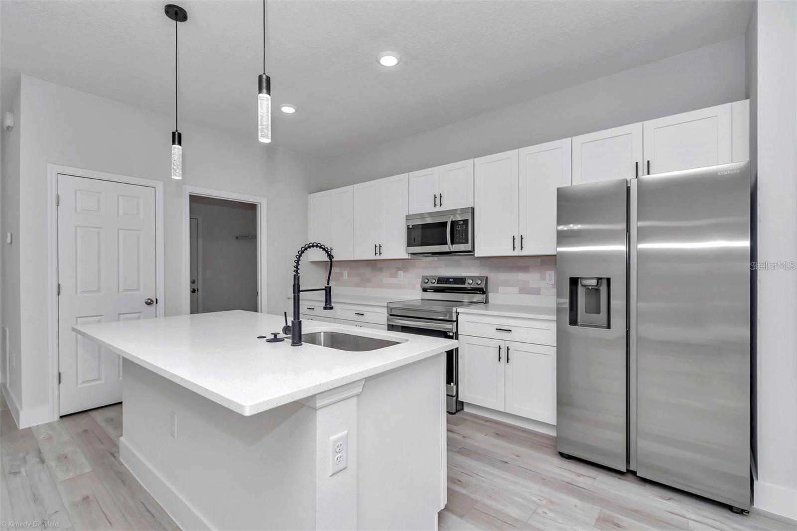 MARION OAKS UN 04 - Residential Lease