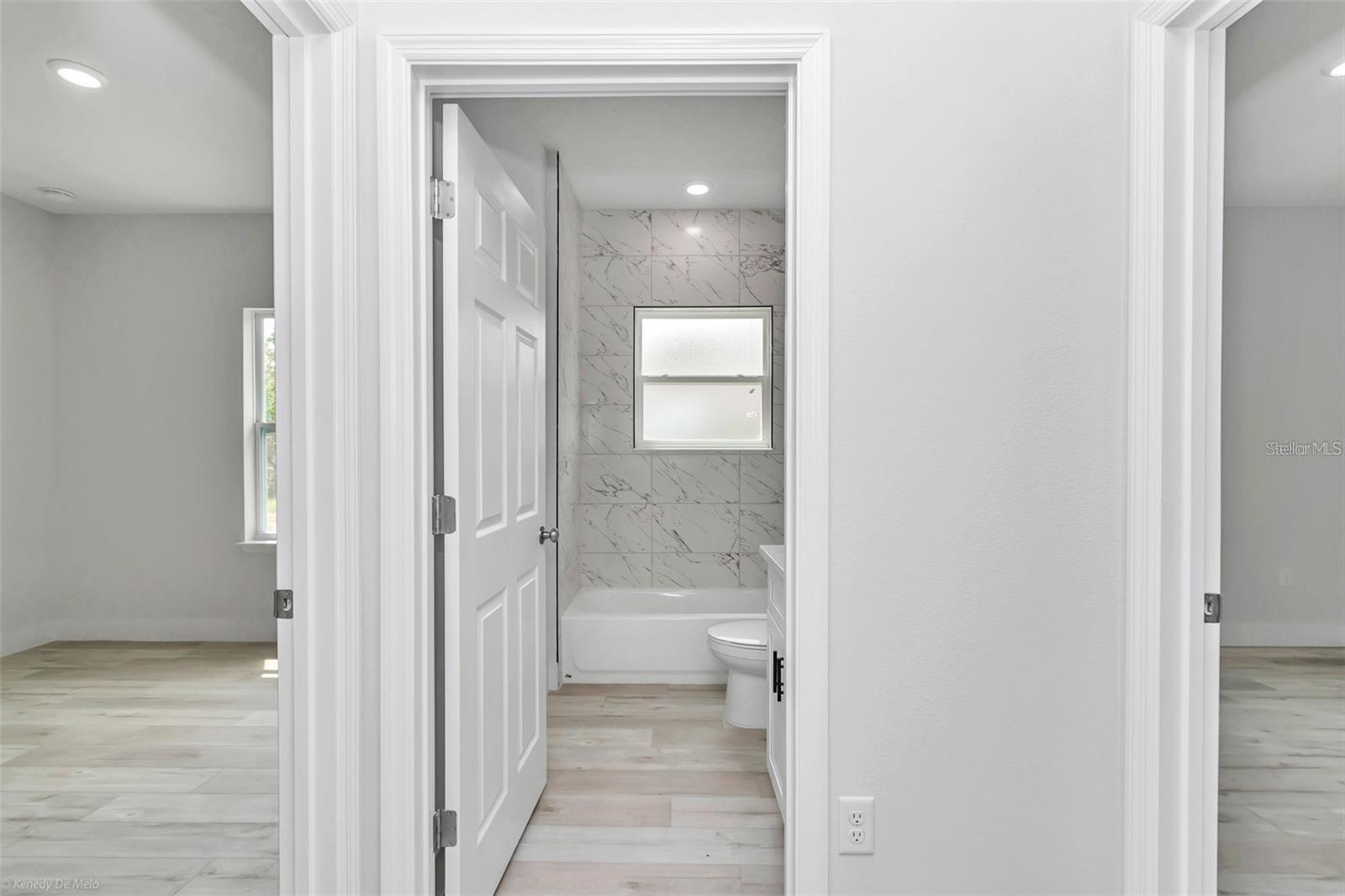 MARION OAKS UN 04 - Residential Lease