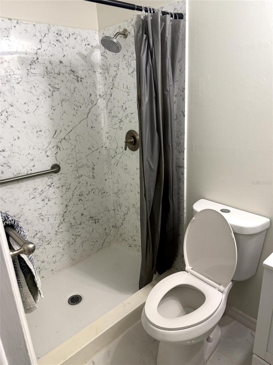 SHORE ACRES SEC 1 TWIN LAKES ADD - Residential Lease