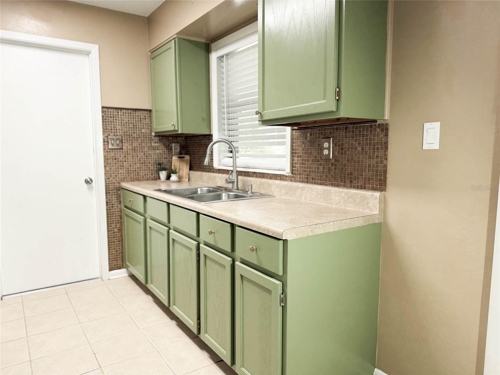 LAKE BREEZE ESTATES - Residential