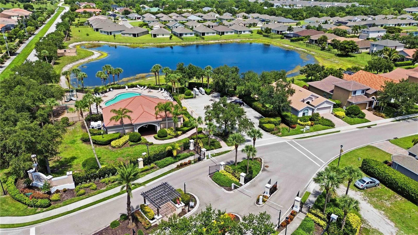 RIVER CLUB - Residential