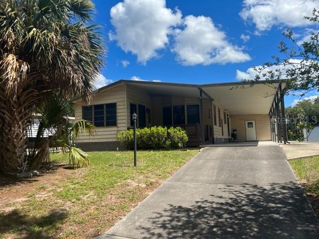 Orang Blossom Gardens - A quaint neighborhood with just a short golf cart ride to Spanish Springs Town Sqaure where you'll find restaurants, shopping, medical facilities and Nightly Entertainment. 2BR/2BA Home that feeatures 12 x12 enclosed Florida Room. No Bond.