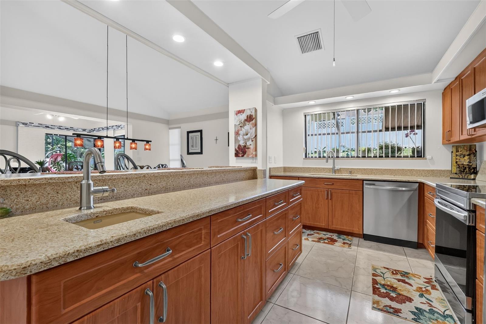 EUSTIS TOWNHILL - Residential