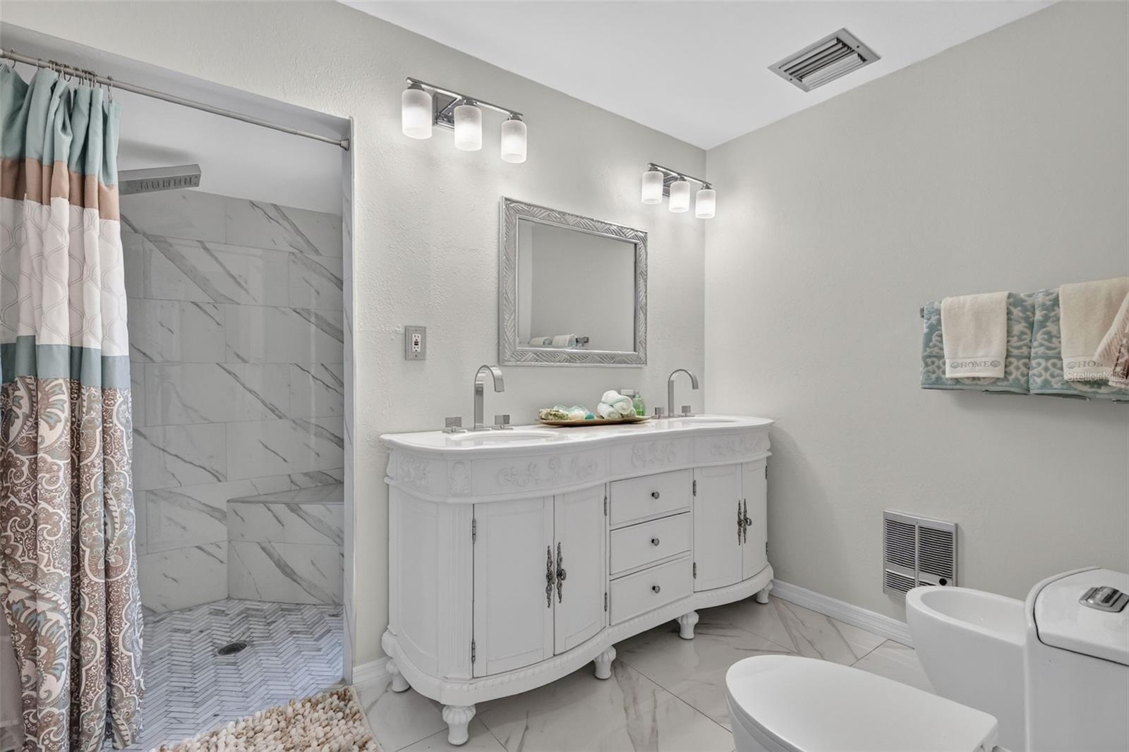 EUSTIS TOWNHILL - Residential