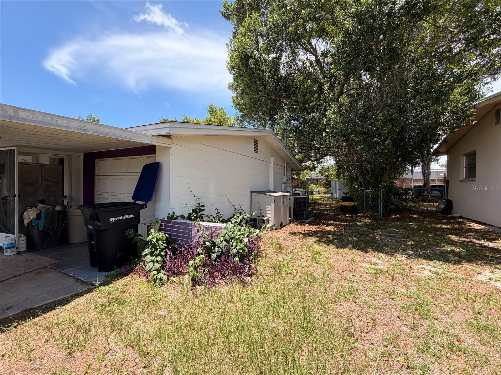 BEVERLY HILLS UNIT 04 - Residential