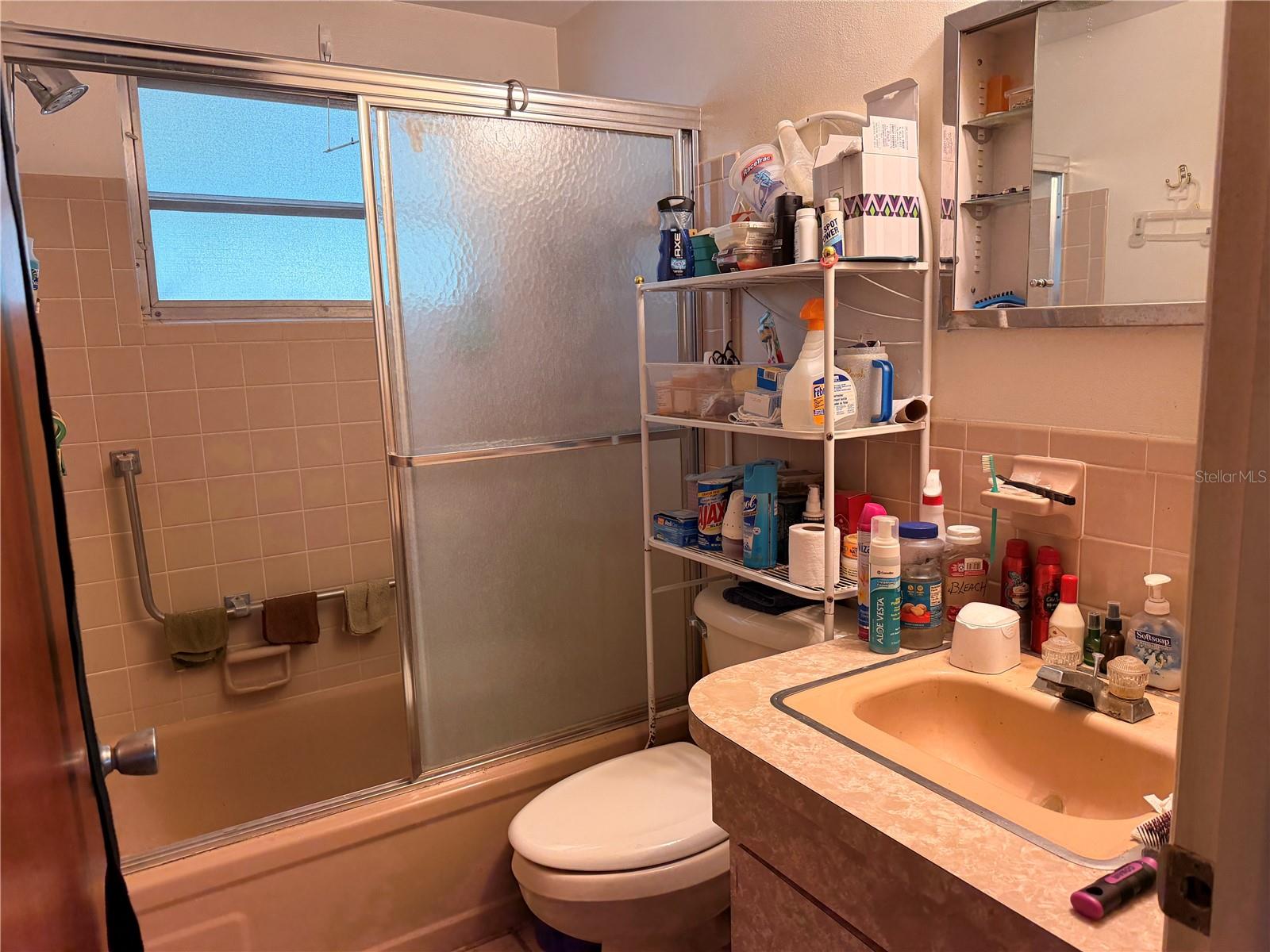 BEVERLY HILLS UNIT 04 - Residential