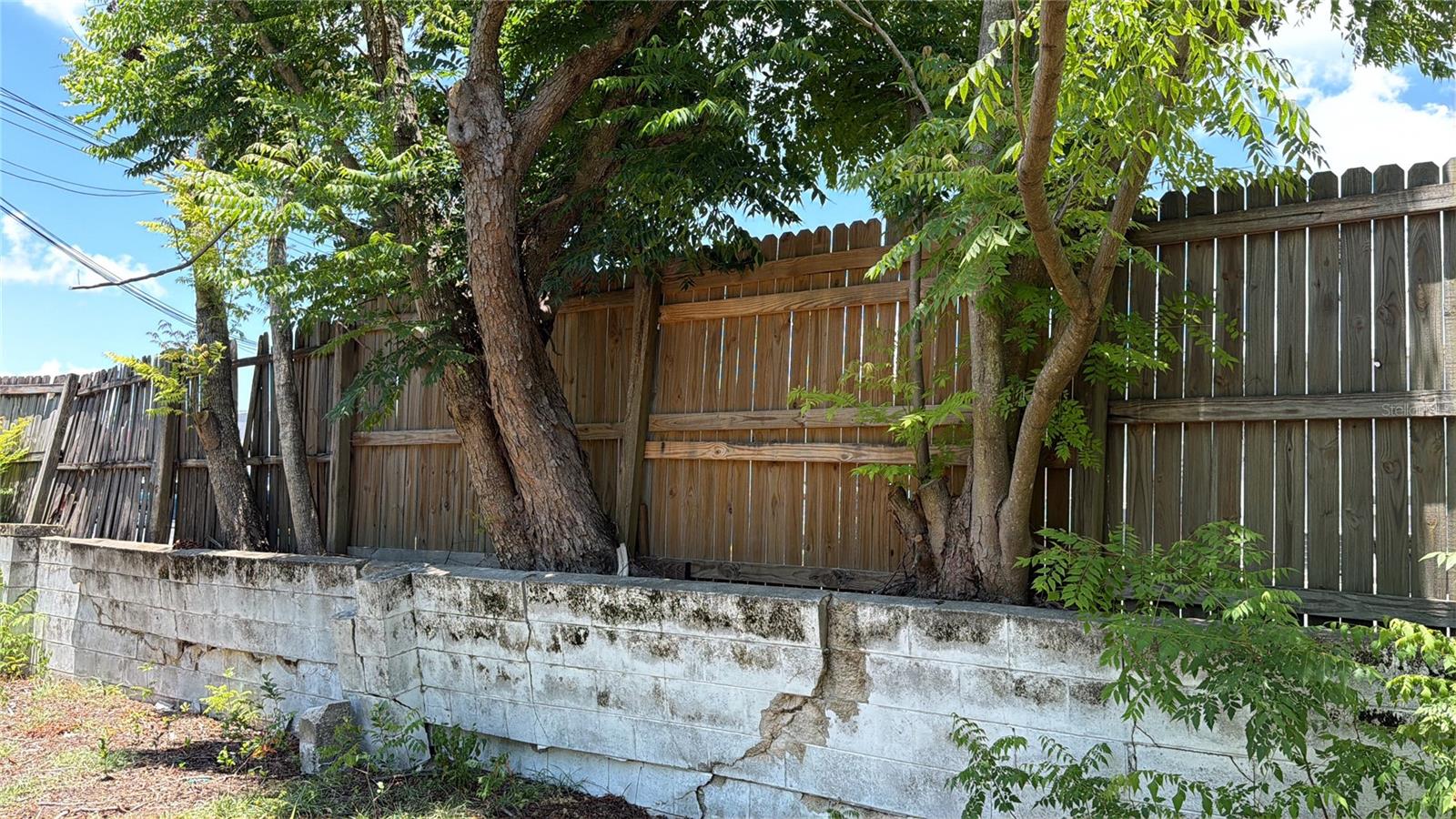 BEVERLY HILLS UNIT 04 - Residential
