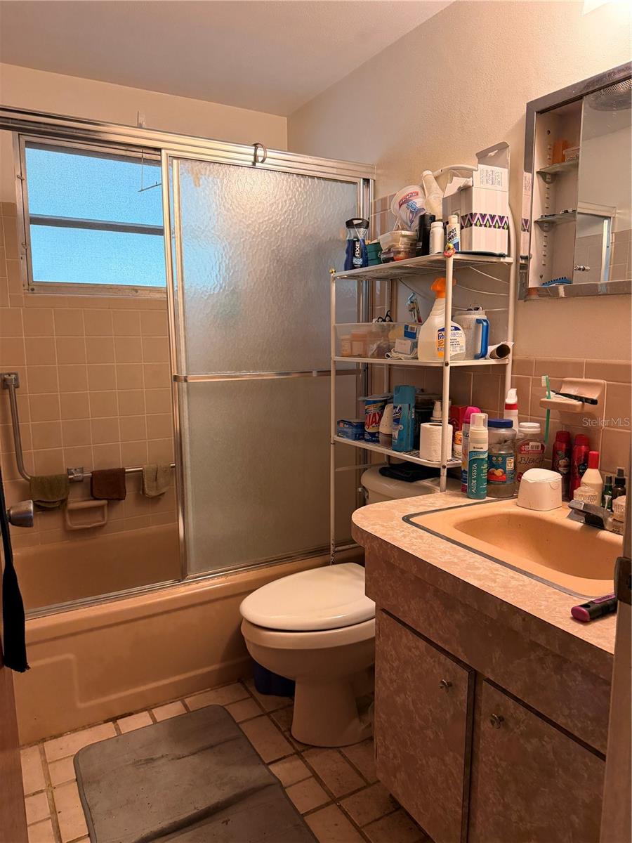 BEVERLY HILLS UNIT 04 - Residential