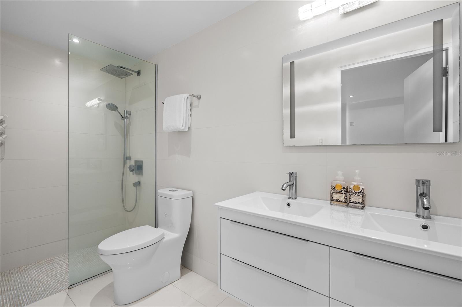 PASEO DON JUAN - Residential
