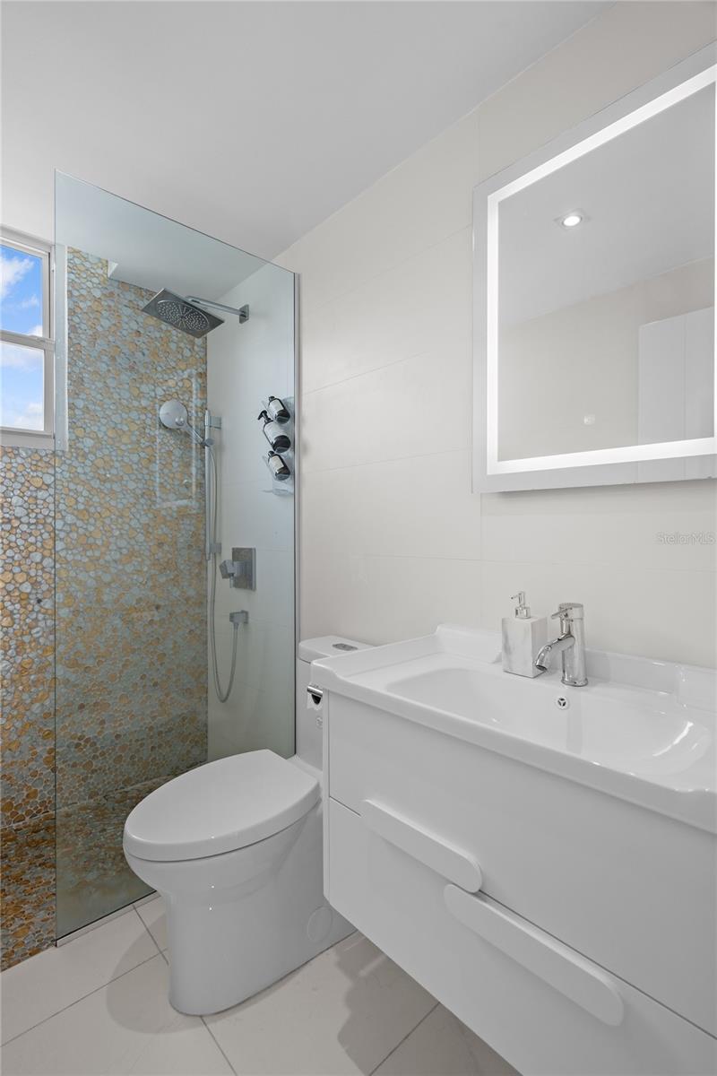 PASEO DON JUAN - Residential