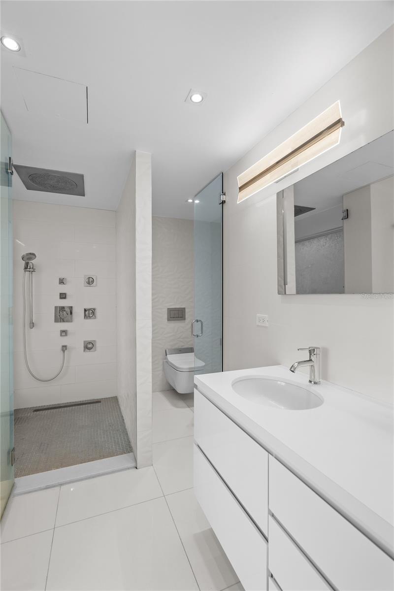 PASEO DON JUAN - Residential