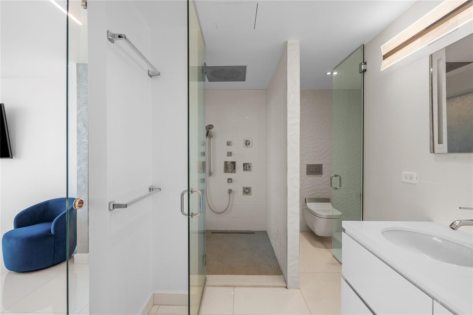 PASEO DON JUAN - Residential