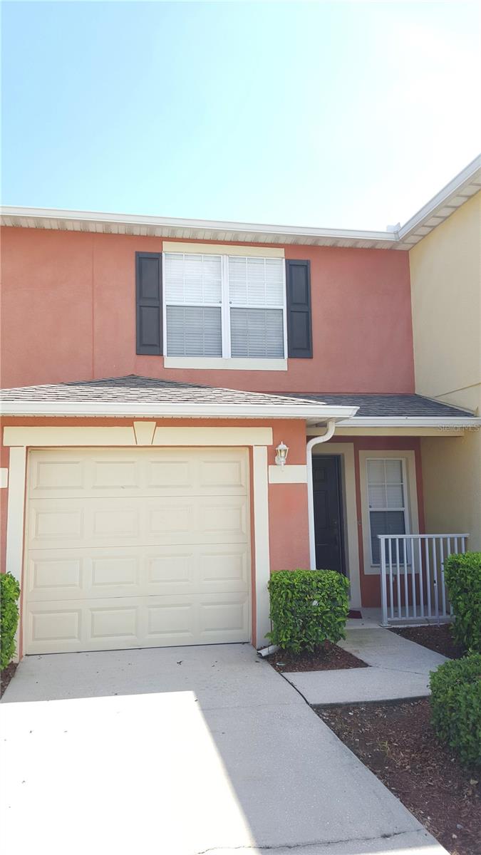Property ready to move in. New carpet on second floor. Tile in first floor. Appliances in stainless steel.