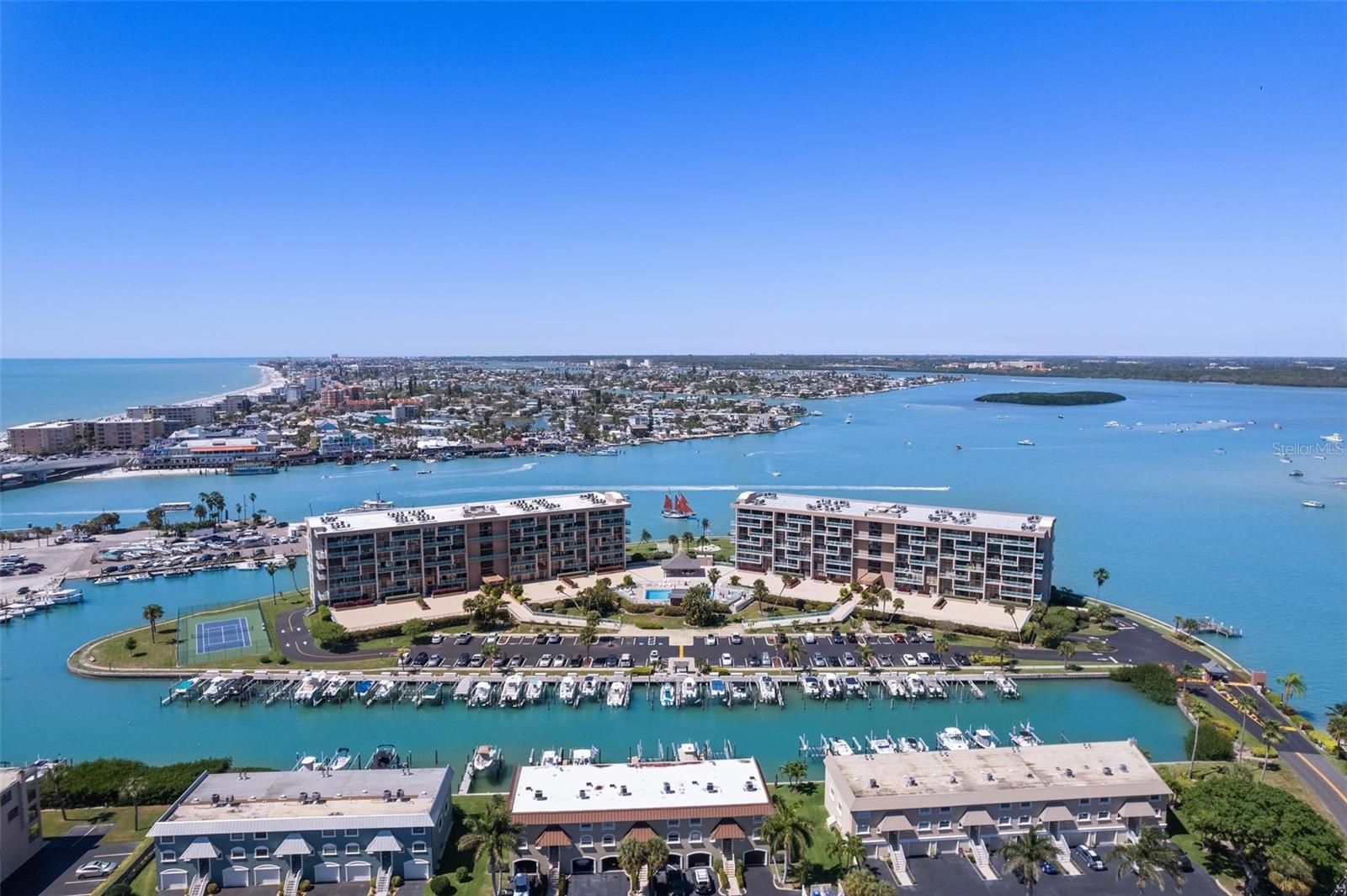 KEY CAPRI CONDO - Residential