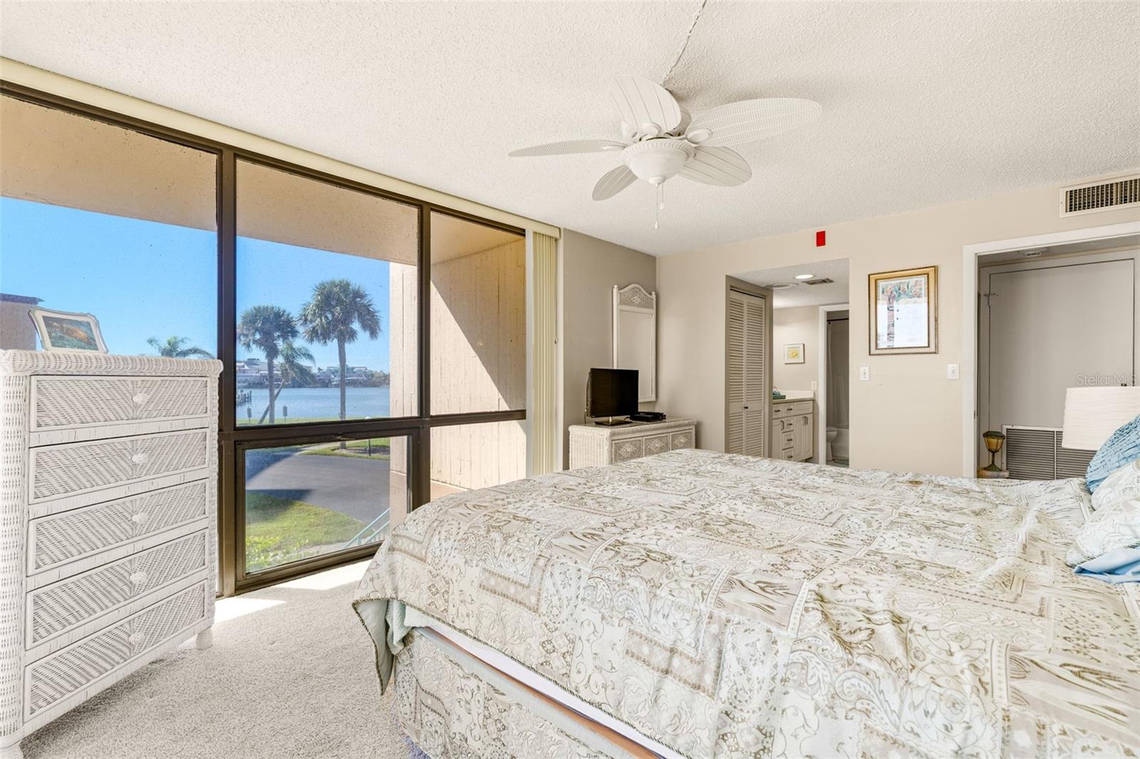KEY CAPRI CONDO - Residential