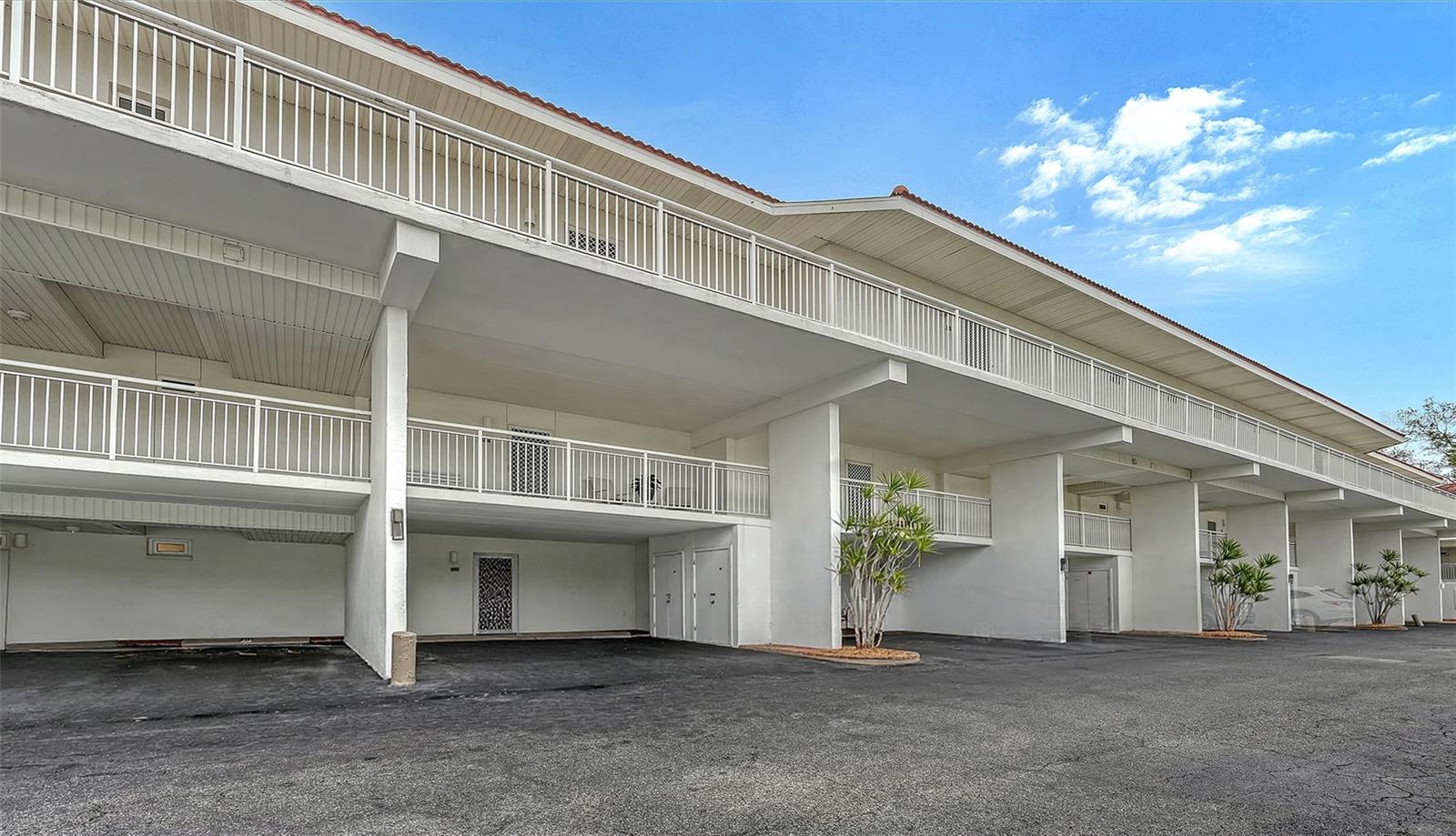CLUB LONGBOAT BEACH & TENNIS - Residential