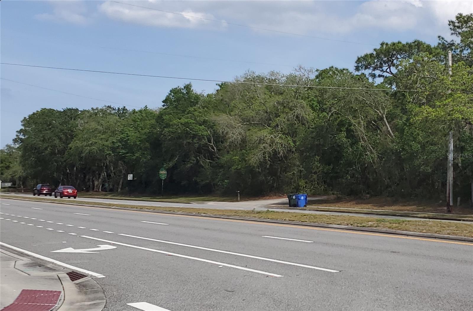 2.4 acres with 400' frontage on 4-laned Chapman Road located at full access median cut. Site includes 121 W. Chapman Road and 175 W. Chapman Road with potential for offsite improvements on the lots to the east of this site. Site is part of a planned 5.25 acre mixed-use development. Zoned OC - mixed use allows 24 residential units / acre for total 57 units.

For smaller investors, owner willing to sell sites individually for a possible 34 unit development and 22 unit development.

Owner is currently working with the City of Oviedo to create a mixed use development. Owner is also working with Seminole County for access to sewer (across street). Seminole County water located at front of site.