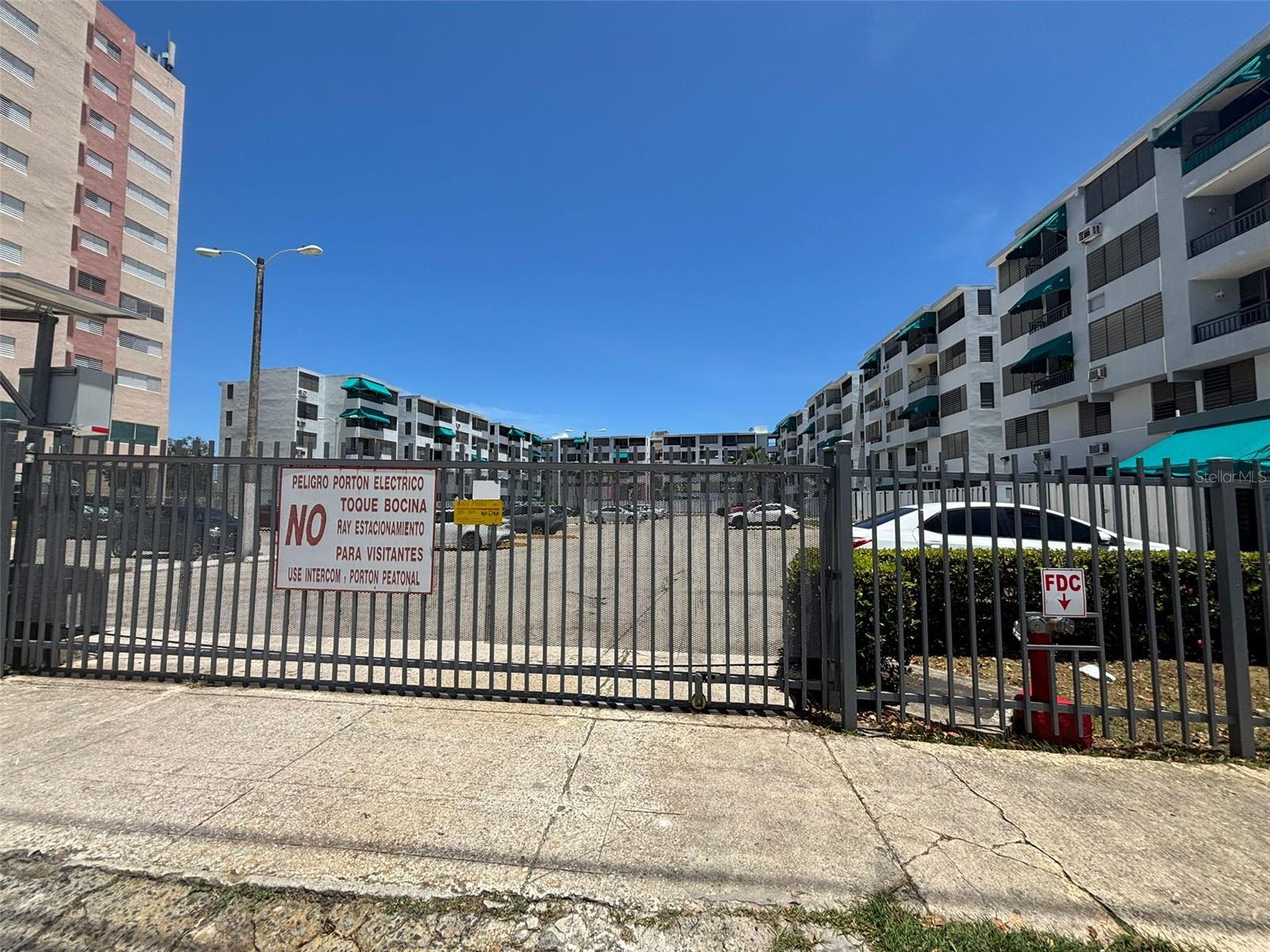 COND FRENCH PLAZA - Residential