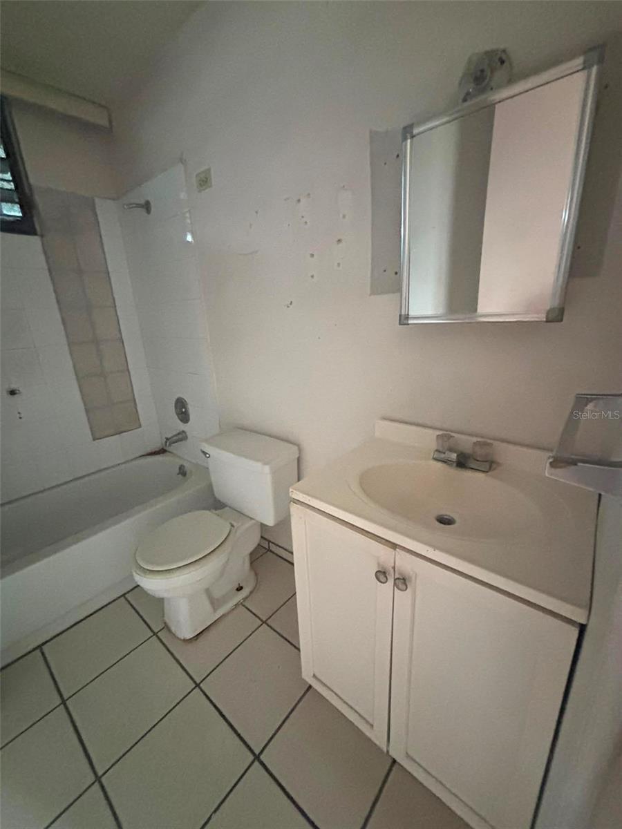 COND FRENCH PLAZA - Residential