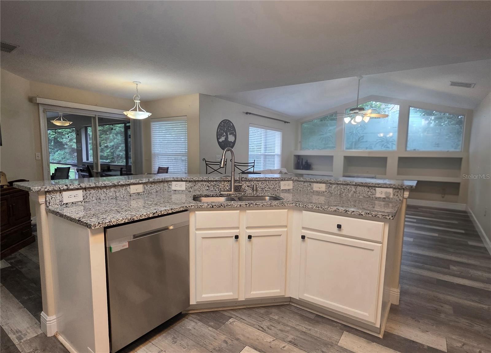 VISTAS 3RD ADD SUB - Residential