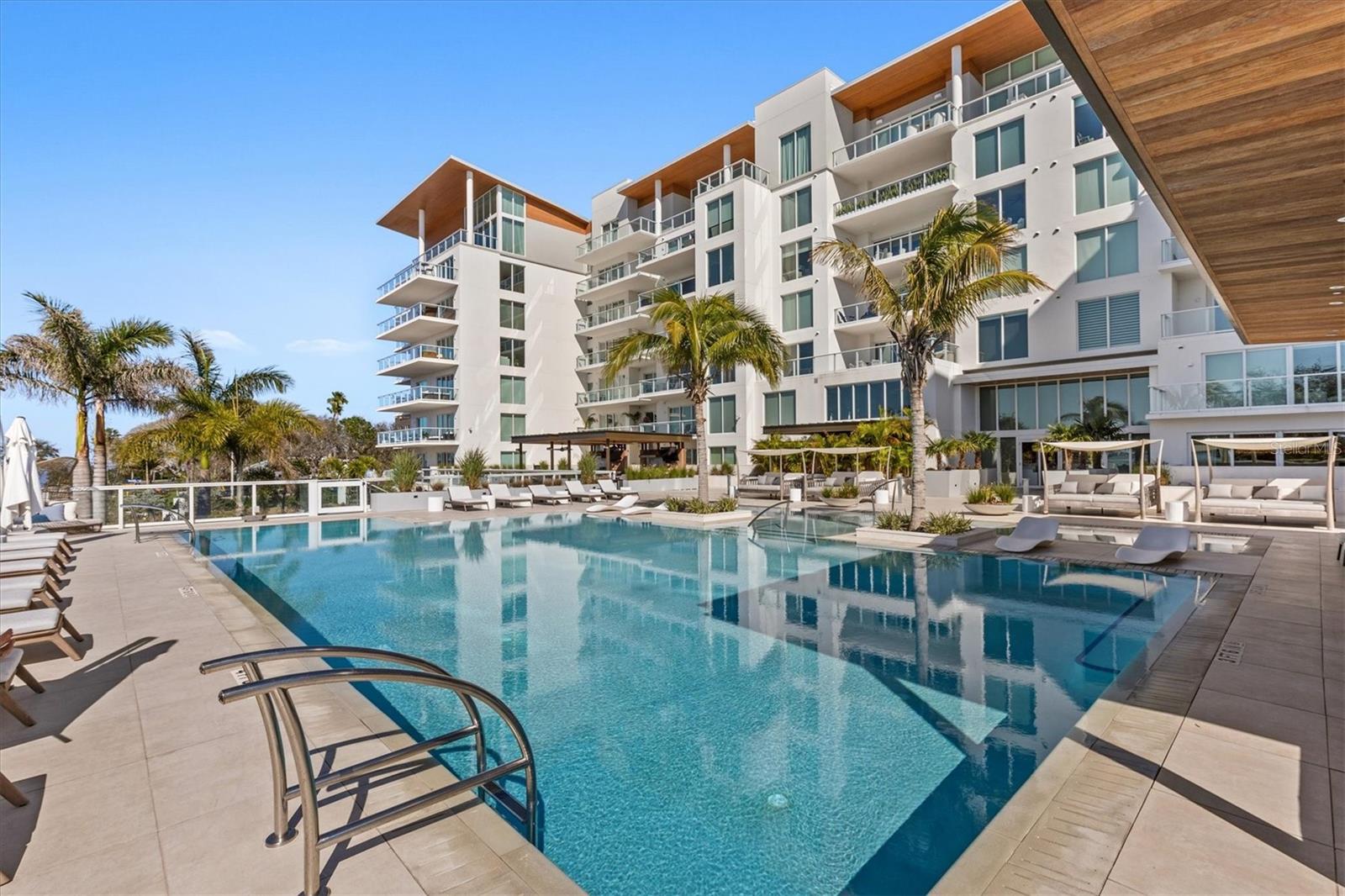 SERENA BY THE SEA - Residential