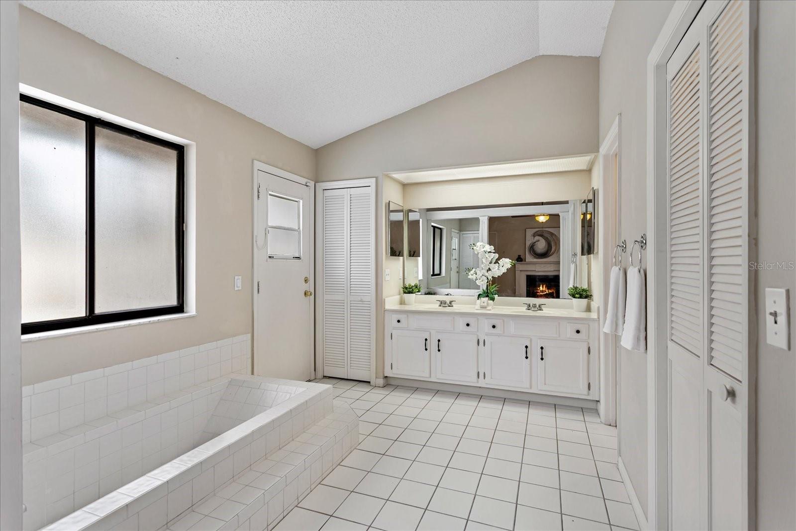 SHADOWBAY UNIT 1 - Residential