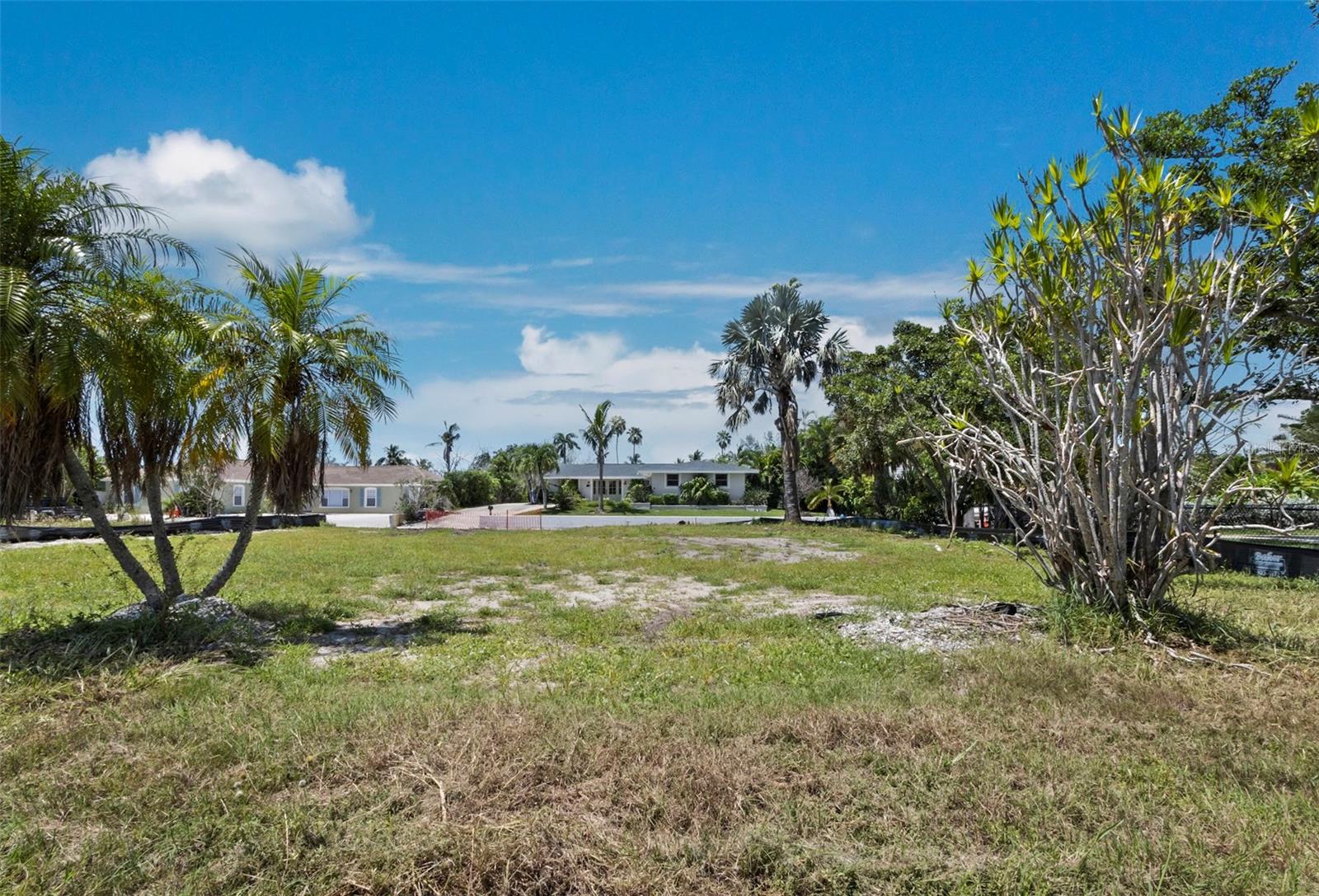 SLEEPY LAGOON PARK - Land