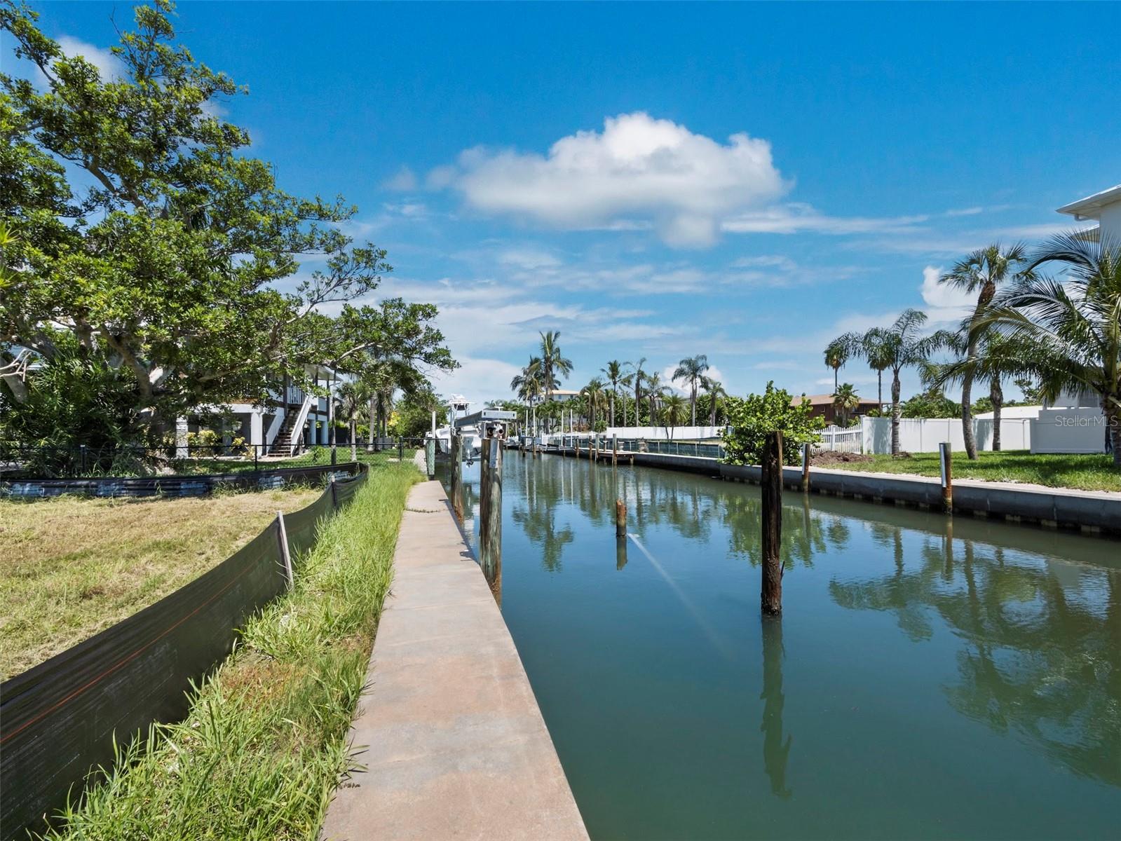 SLEEPY LAGOON PARK - Land