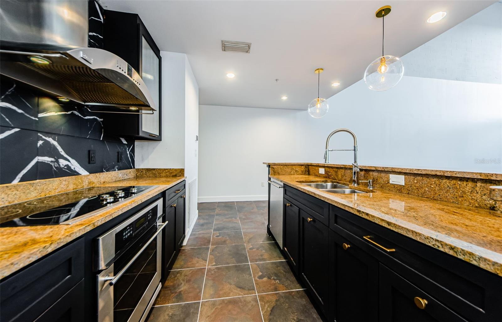 1000 CHANNELSIDE - Residential Lease