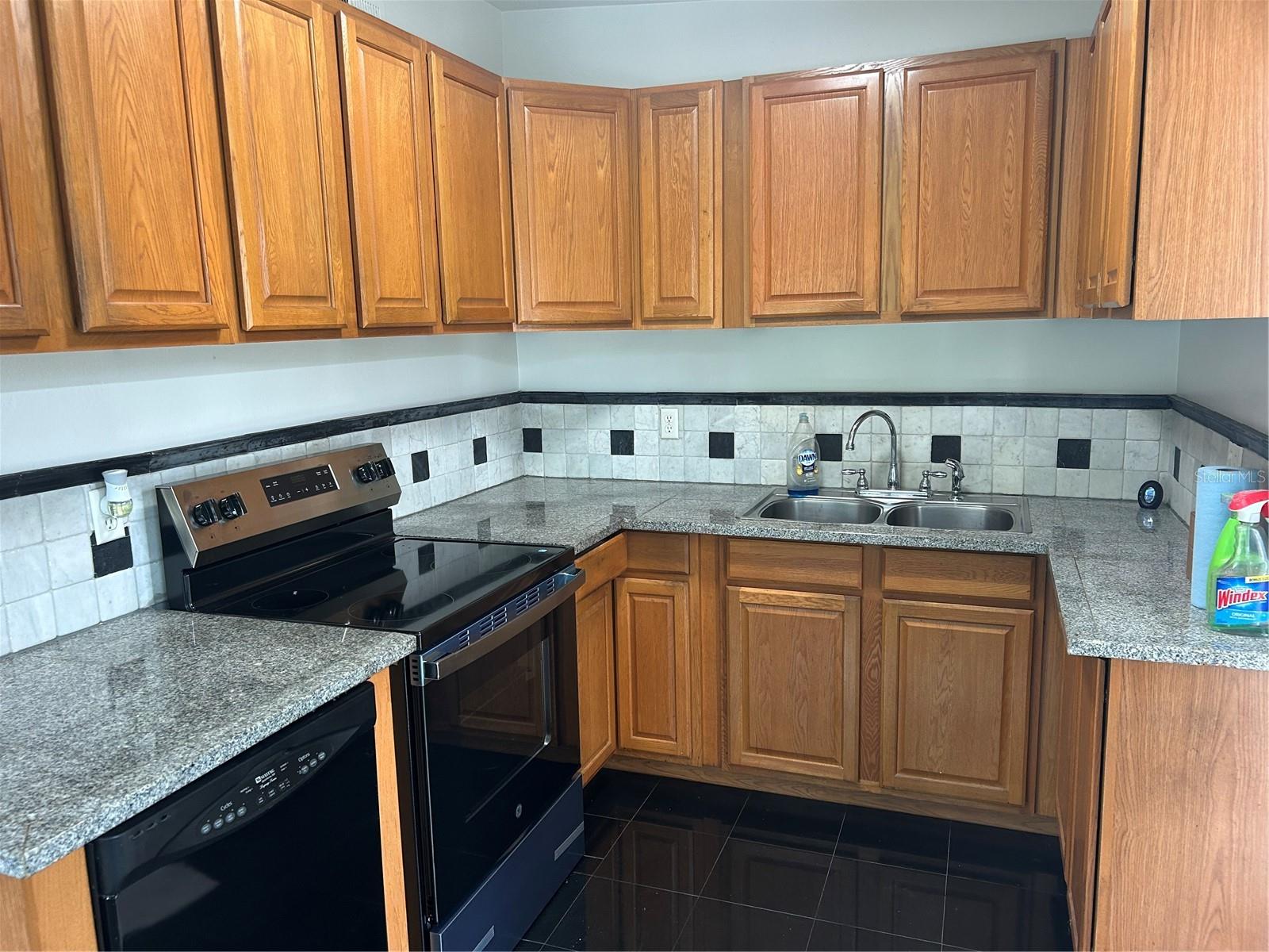 VALENCIA ACRES - Residential