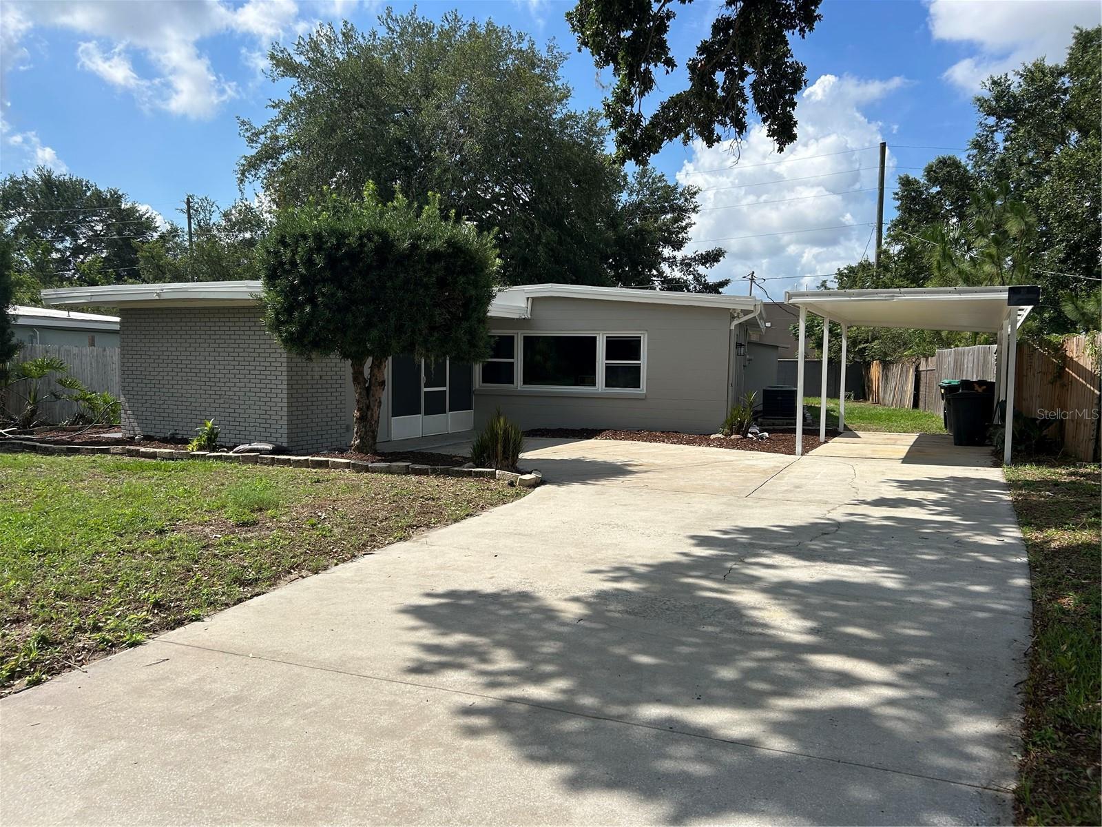 VALENCIA ACRES - Residential