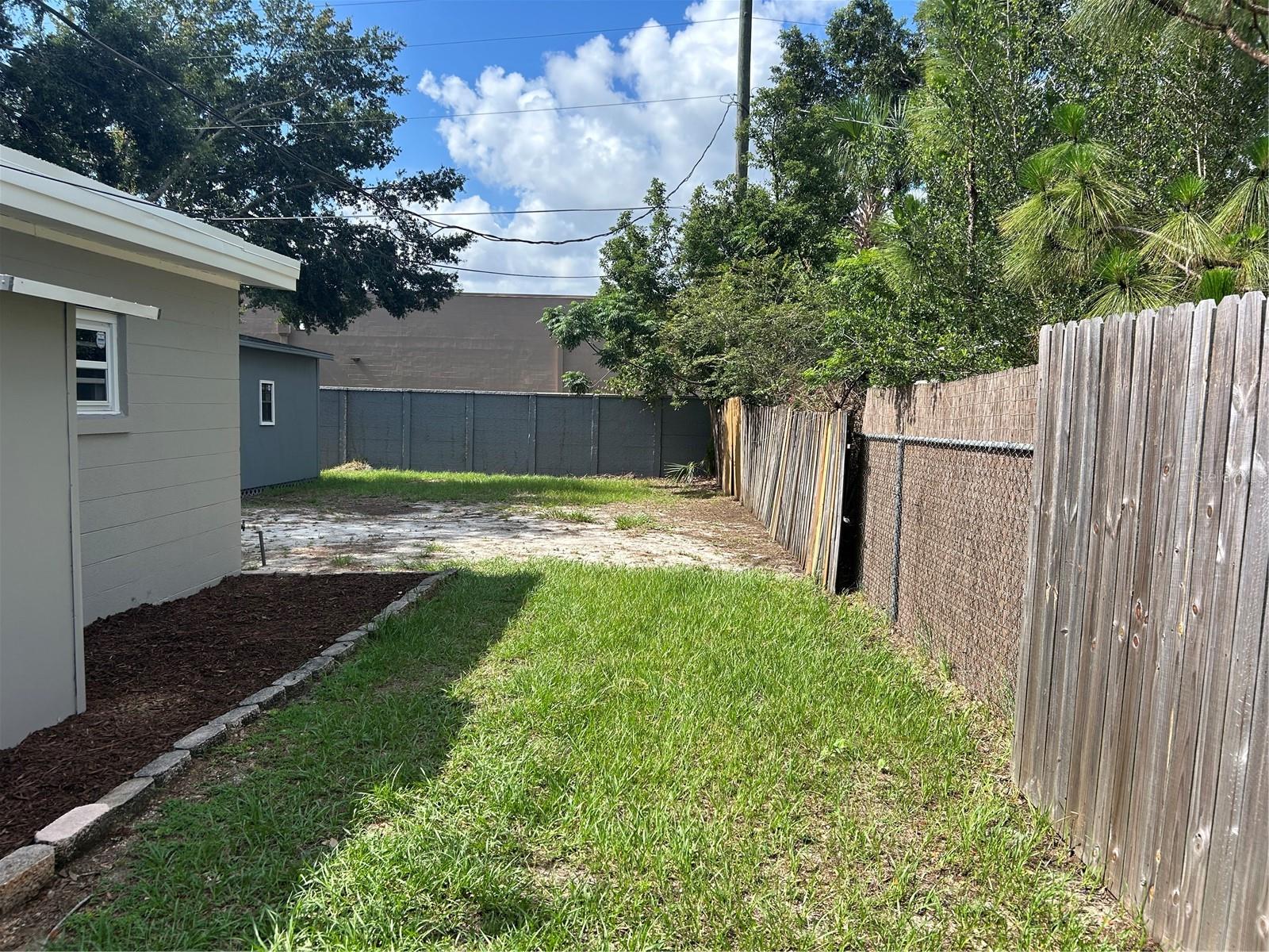 VALENCIA ACRES - Residential