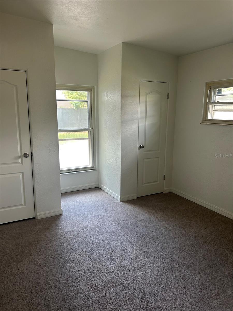 VALENCIA ACRES - Residential