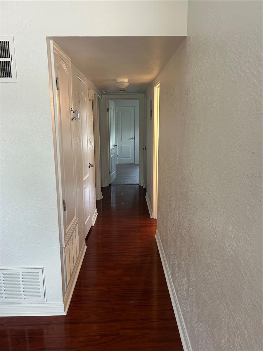 VALENCIA ACRES - Residential