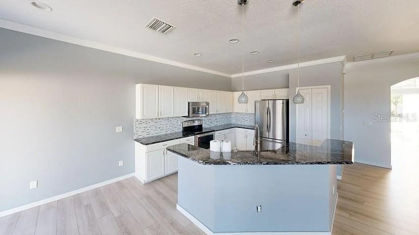 WATERS EDGE 03 - Residential