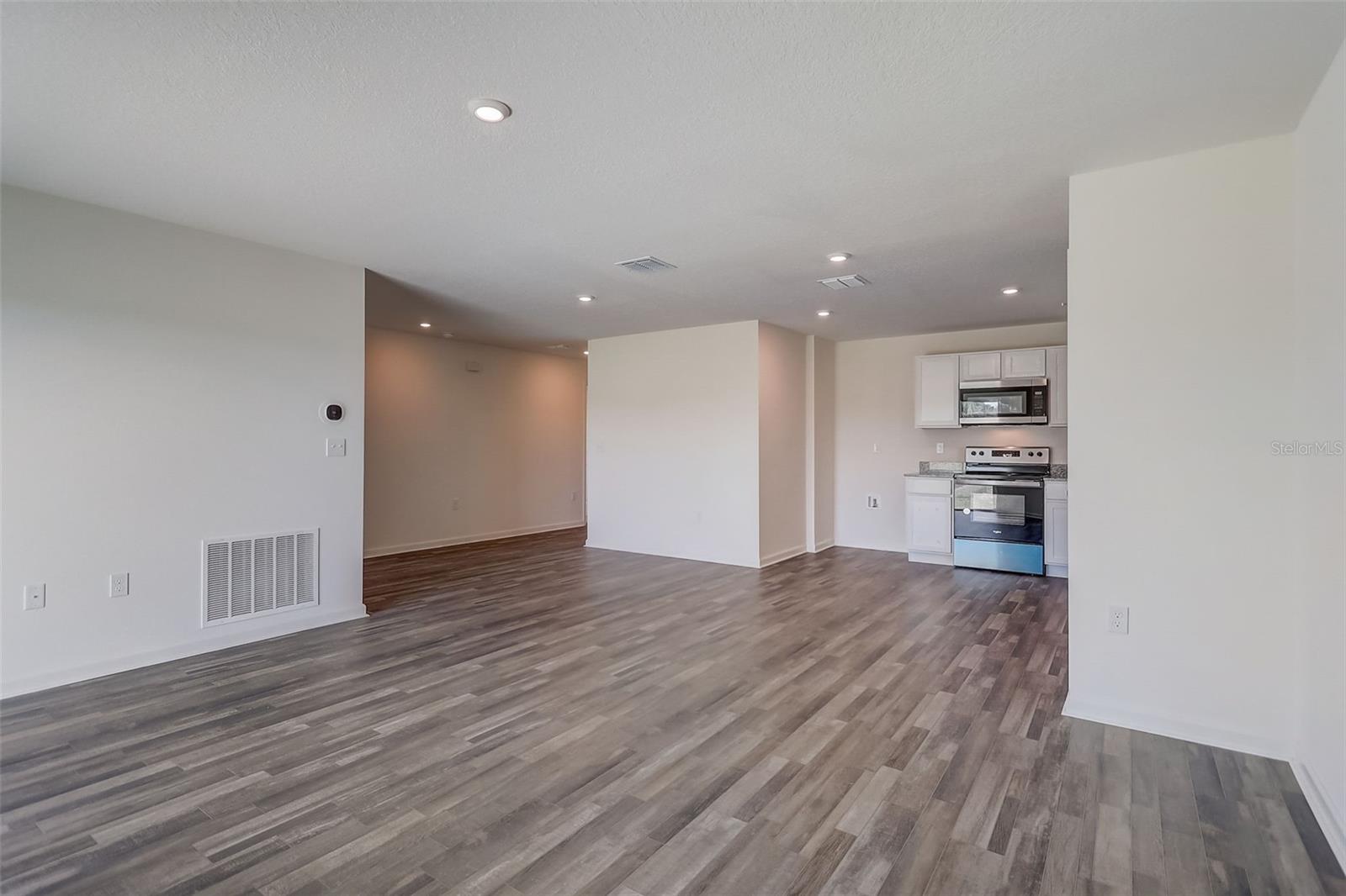 VERO LAKE ESTATES - Residential